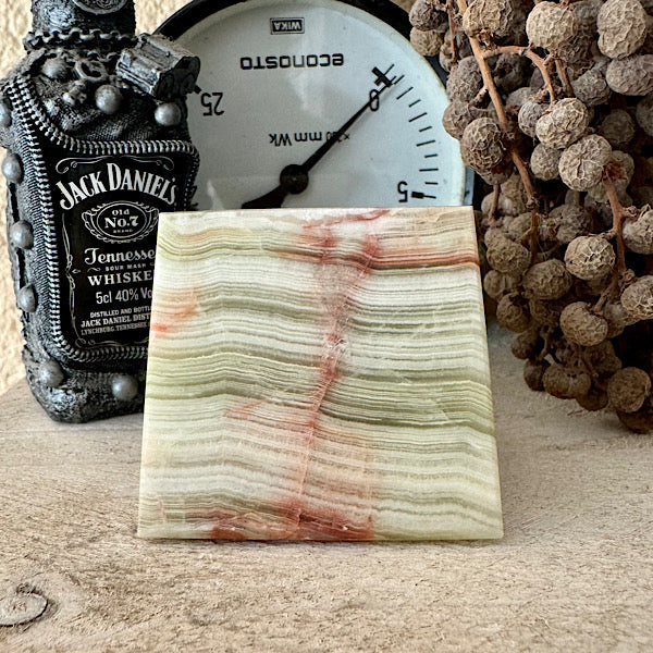 Onyx bescherming, kracht en balans in zwart groen rood en sardonyx