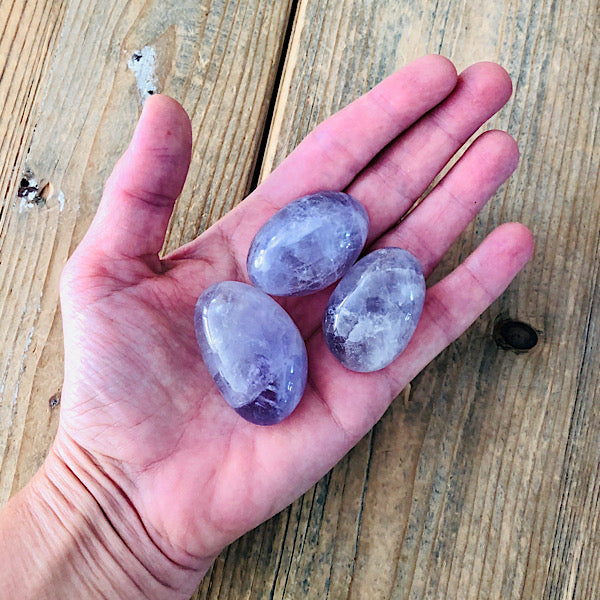 Amethist Ovale Ronde Trommelsteen gouden driehoek kristallen mineralen edelstenen