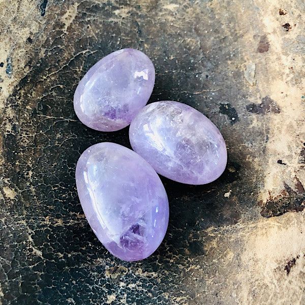 Amethist Ovale Ronde Trommelsteen gouden driehoek kristallen mineralen edelstenen