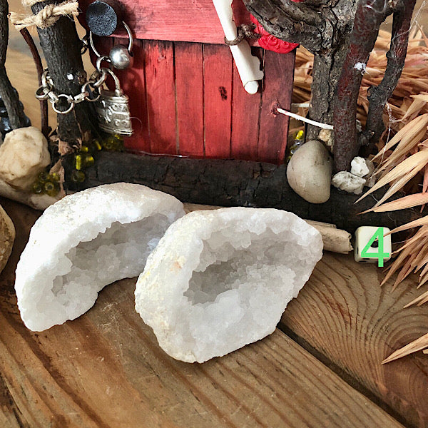 BergKristal Geode Mini 5 cm nr4 kristallen edelstenen mineralen winkel