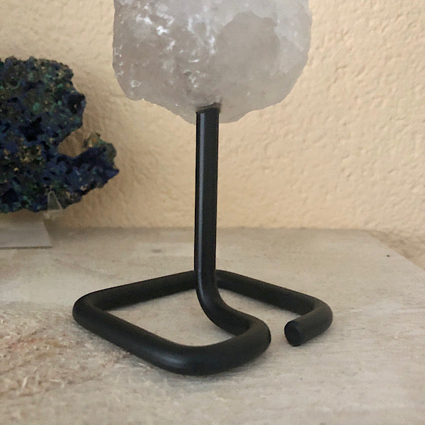 BergKristal Ruw Stuk op Standaard nr2 mineralen kunst