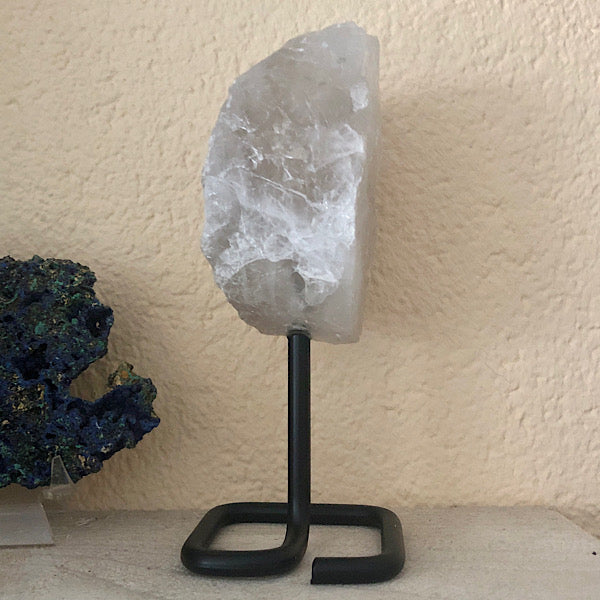 BergKristal Ruw Stuk op Standaard nr2 mineralen kunst