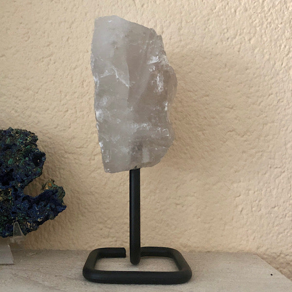 BergKristal Ruw Stuk op Standaard nr2 mineralen kunst