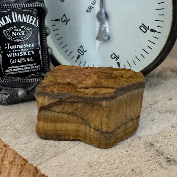 Brokje TijgerOog Ruw A edelstenenmineralenwinkel.nl kristallen