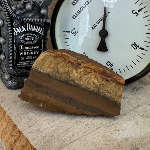 Brokje TijgerOog Ruw C edelstenenmineralenwinkel.nl kristallen Brazilië