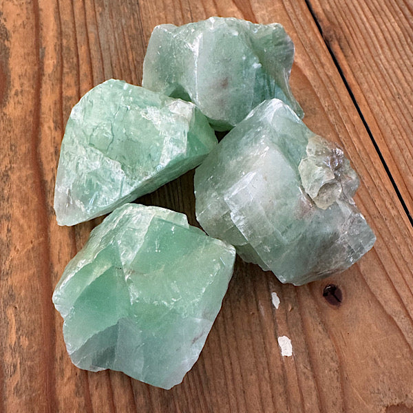 Calciet Emerald Groen ruw brokje edelstenenmineralenwinkel.nl