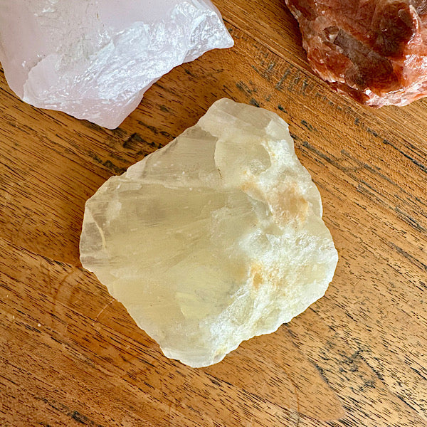 Calciet Geel ruw brok nr1 1 edelstenenmineralenwinkel