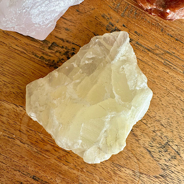 Calciet Geel ruw brok nr1 1 edelstenenmineralenwinkel