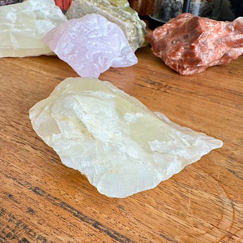 Calciet Geel ruw brok nr1 1 edelstenenmineralenwinkel