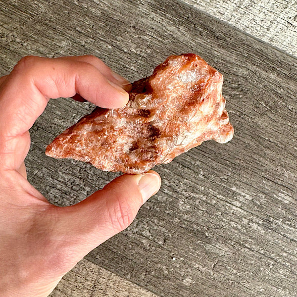 Calciet rood ruw brok edelstenen mineralen winkel