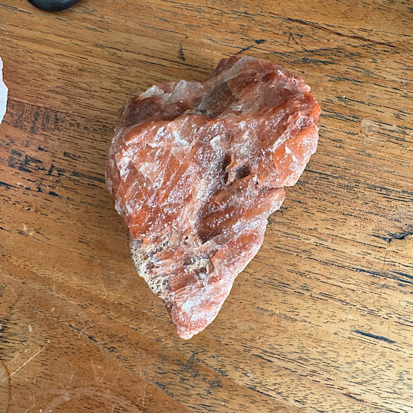 Calciet rood ruw brok edelstenen mineralen winkel