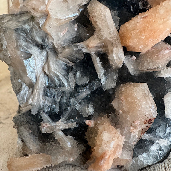 Chalcedoon met Stilbiet India ruw stuk gekristallisseerd