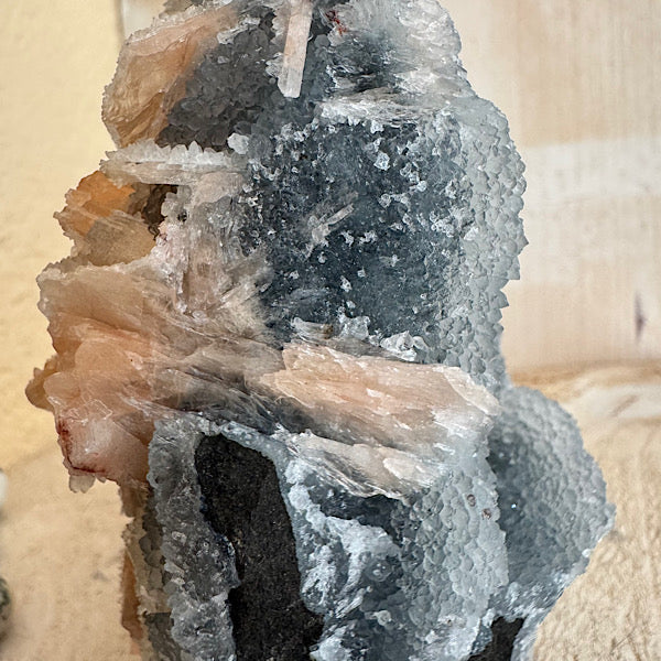 Chalcedoon met Stilbiet India ruw stuk gekristallisseerd