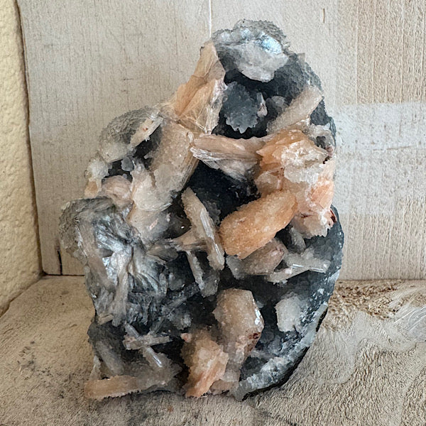 Chalcedoon met Stilbiet India ruw stuk gekristallisseerd