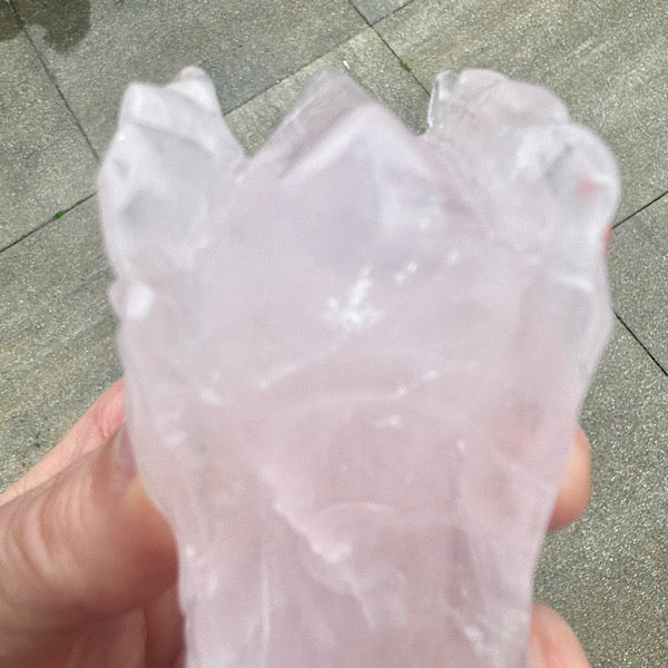 Draken schedel rozekwarts rozenkwarts skull edelstenenmineralenwinkel