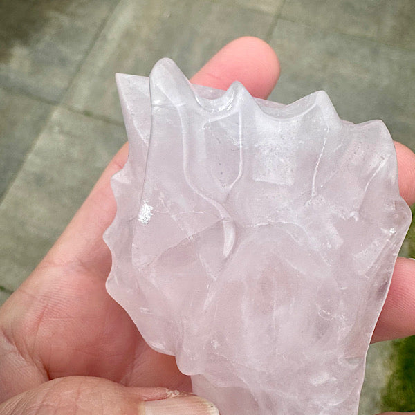 Draken schedel rozekwarts rozenkwarts skull edelstenenmineralenwinkel