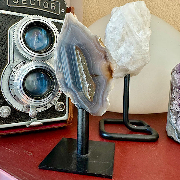 Geode Agaat Klein op Standaard edelstenenmineralenwinkel