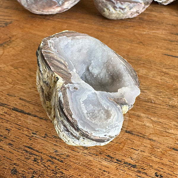 Geode Dugway Agaat Thunder Egg 2 Utah USA blauw grijs kristallen