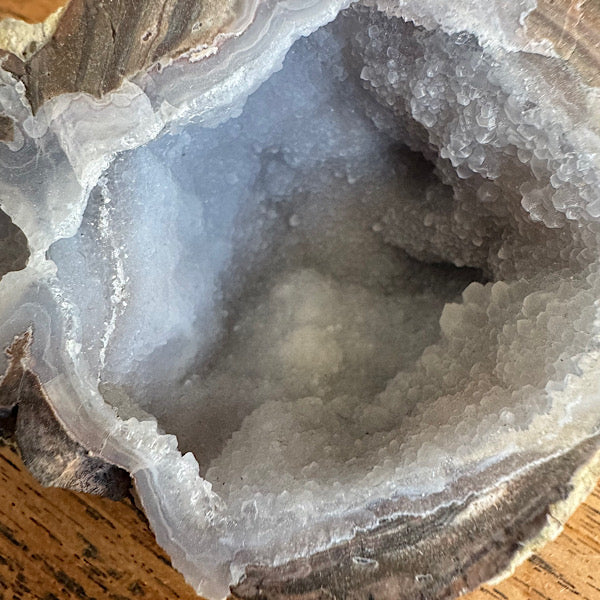 Geode Dugway Agaat Thunder Egg 2 Utah USA blauw grijs kristallen