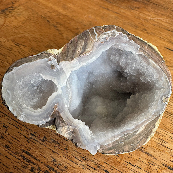 Geode Dugway Agaat Thunder Egg 2 Utah USA blauw grijs kristallen