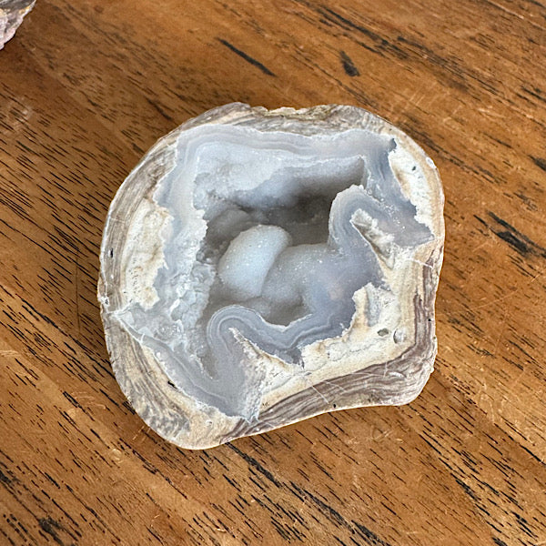 Geode Dugway Agaat Thunder Egg 4 Utah USA blauw grijs kristallen