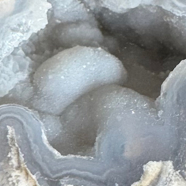 Geode Dugway Agaat Thunder Egg 4 Utah USA blauw grijs kristallen