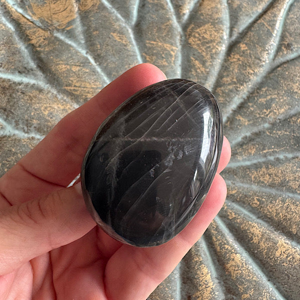 Maansteen Zwart Gepolijst hand steen