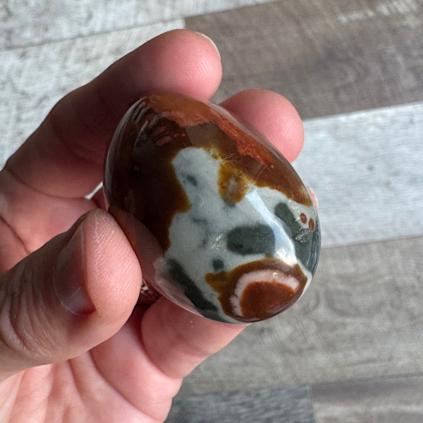 Jaspis Polychroom hand of zak steen gepolijst