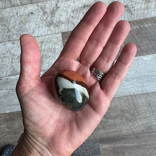 Jaspis Polychroom hand of zak steen gepolijst