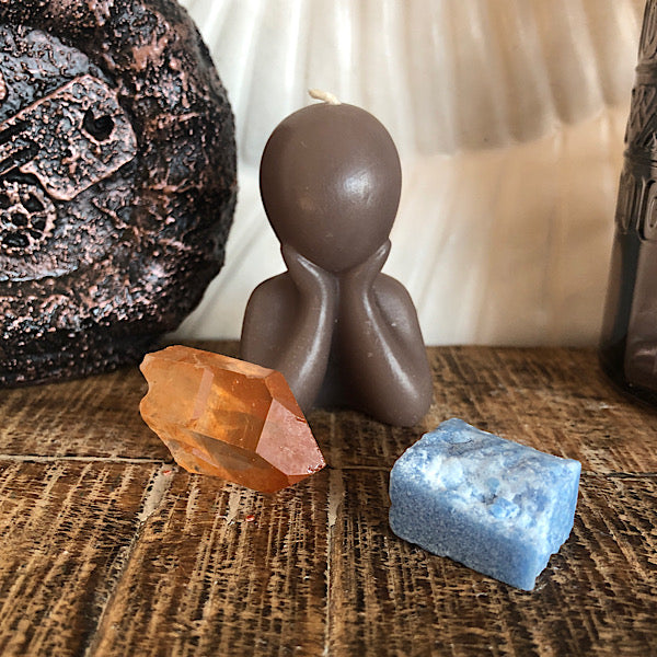 Kleine Bewonderaar Donker Bruin Kaarsje met Tangerine Puntje setje mineralen sfeer