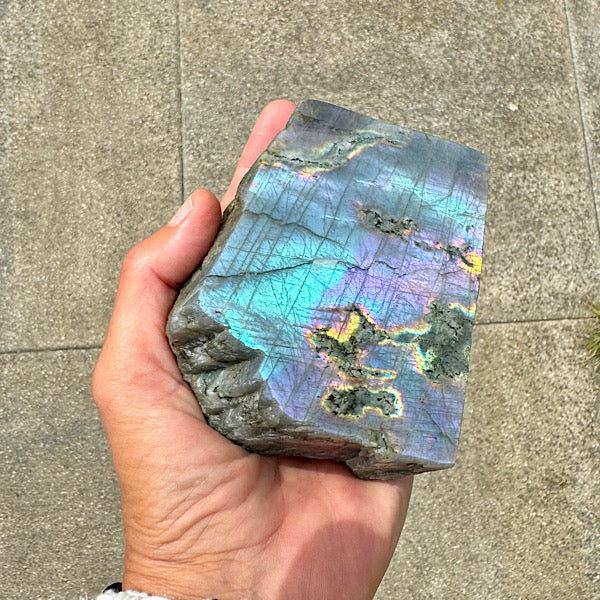 Labradoriet plak schijf sculptuur ruw en gepolijst nr1 edelstenenmineralenwinkel