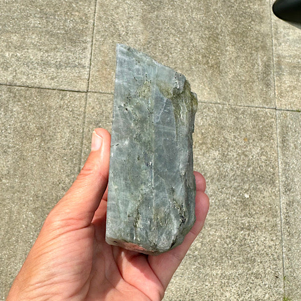 Labradoriet plak schijf sculptuur ruw en gepolijst nr1 edelstenenmineralenwinkel