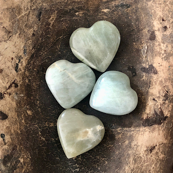 Maansteen Groen Klein Hartje gepolijst kristallen edelstenen mineralen winkel zonnesteen labradoriet