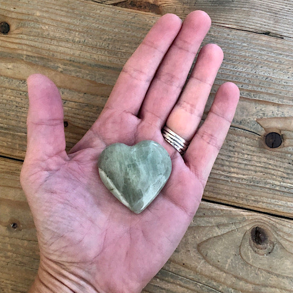 Maansteen Groen Klein Hartje gepolijst kristallen edelstenen mineralen winkel zonnesteen labradoriet