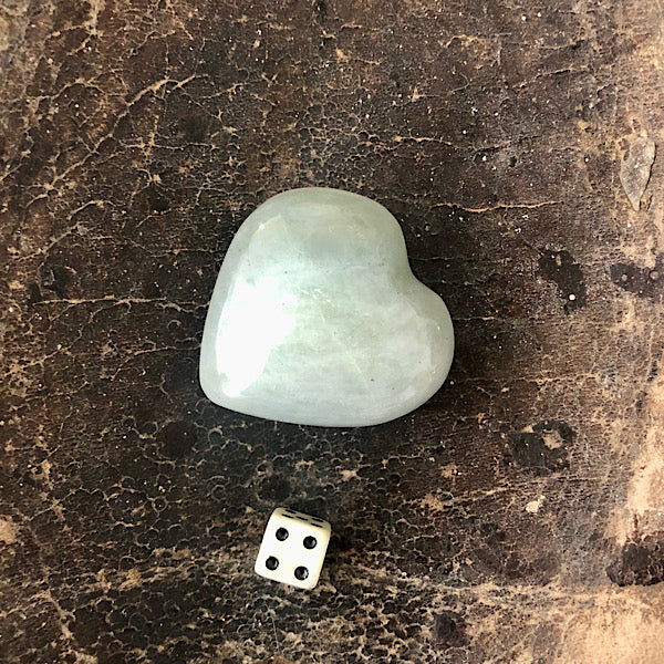 Maansteen Groen Klein Hartje gepolijst kristallen edelstenen mineralen winkel zonnesteen labradoriet