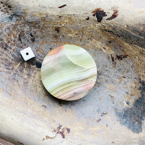 Onyx Marmer of Aragoniet Calciet Bolvoetje mineralen kristallen edelstenen bol ei