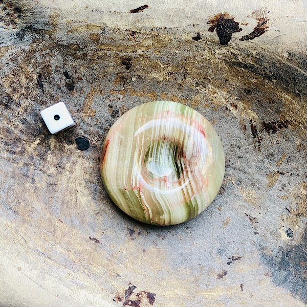 Onyx Marmer of Aragoniet Calciet Bolvoetje mineralen kristallen edelstenen bol ei