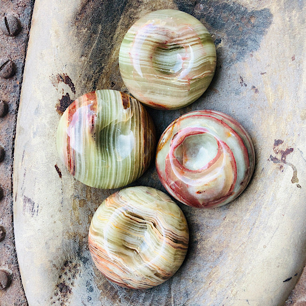 Onyx Marmer of Aragoniet Calciet Bolvoetje mineralen kristallen edelstenen bol ei