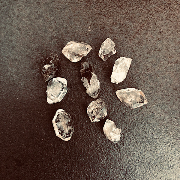 Kwarts Steentjes met Fluoriserende Vlekjes PetroleumKwarts of Gouden Enhydro Kristal Mini Steentjes