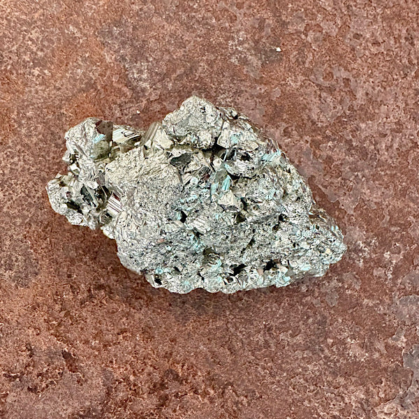 Pyriet ruw Brok Peru Nr3 gekristalliseerd edelstenenmineralenwinkel