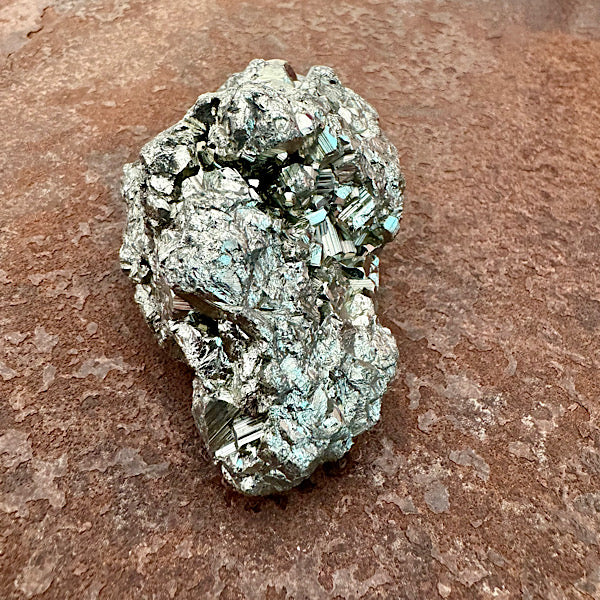 Pyriet ruw Brok Peru Nr3 gekristalliseerd edelstenenmineralenwinkel