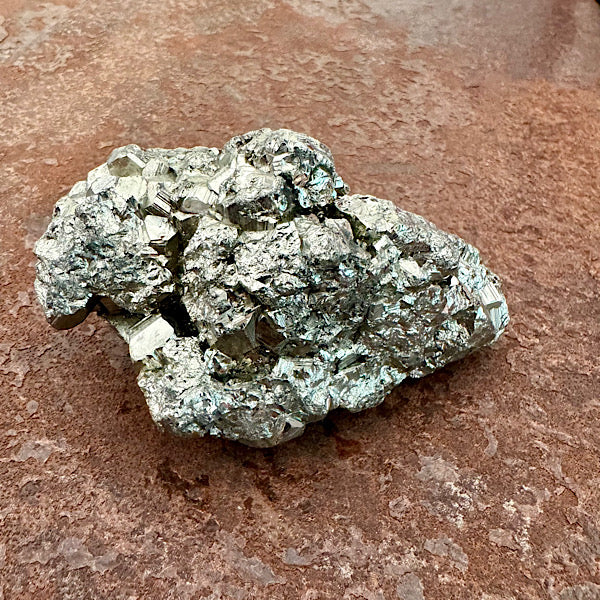 Pyriet ruw Brok Peru Nr3 gekristalliseerd edelstenenmineralenwinkel