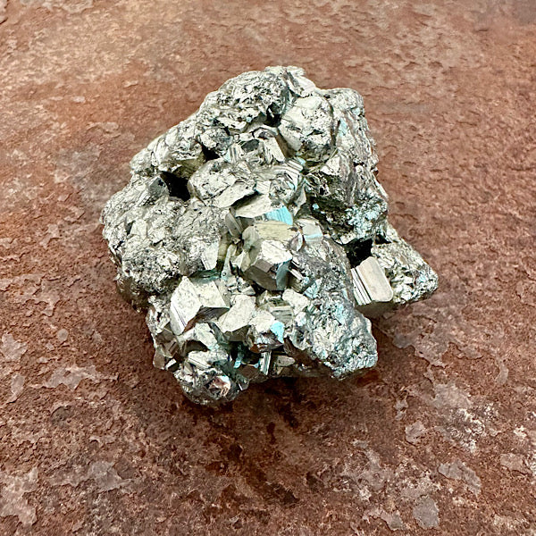 Pyriet ruw Brok Peru Nr3 gekristalliseerd edelstenenmineralenwinkel