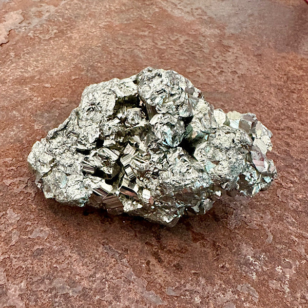 Pyriet ruw Brok Peru Nr3 gekristalliseerd edelstenenmineralenwinkel