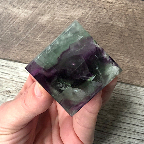 Regenboog Fluoriet Piramide gepolijst Nr1 mineralen energie stromen