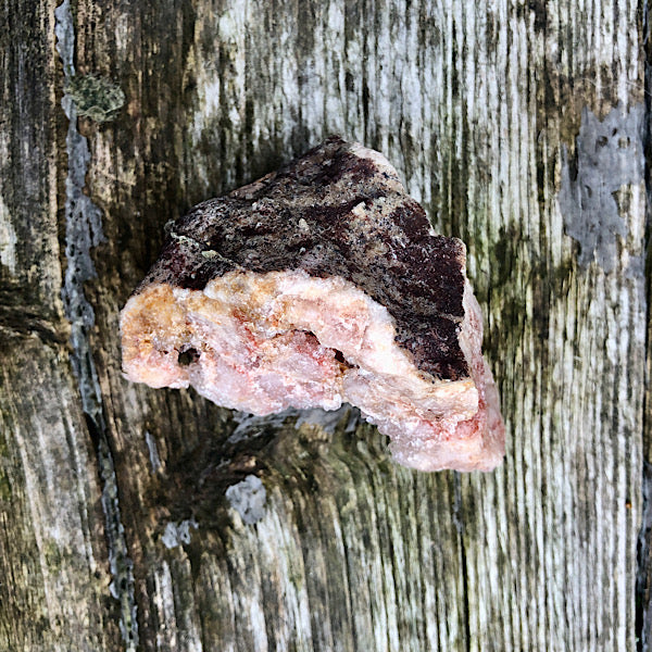 Roze Amethist Brazilië stukje nr4 ruw kwarts hematiet mineralen