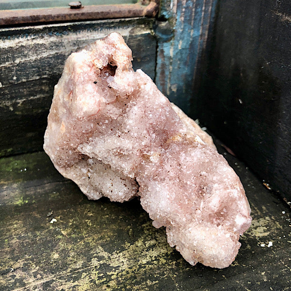 Roze Amethist Brazilië stukje nr4 ruw kwarts hematiet mineralen