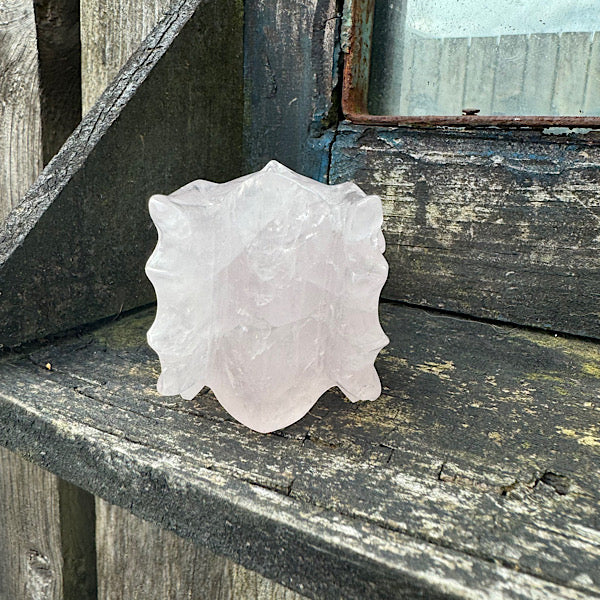 Draken schedel rozekwarts rozenkwarts skull edelstenenmineralenwinkel