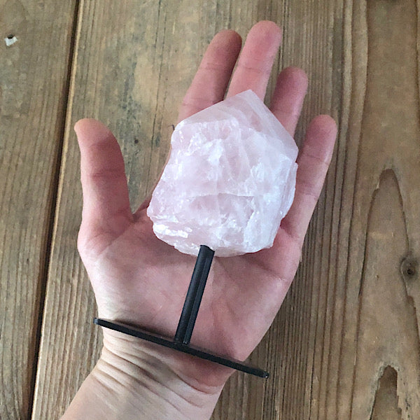 RozeKwarts rozenkwarts Ruw Stuk Met Punt op Standaard Nr1 mineralen kunst