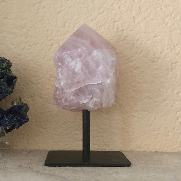 RozeKwarts rozenkwarts Ruw Stuk Met Punt op Standaard Nr1 mineralen kunst